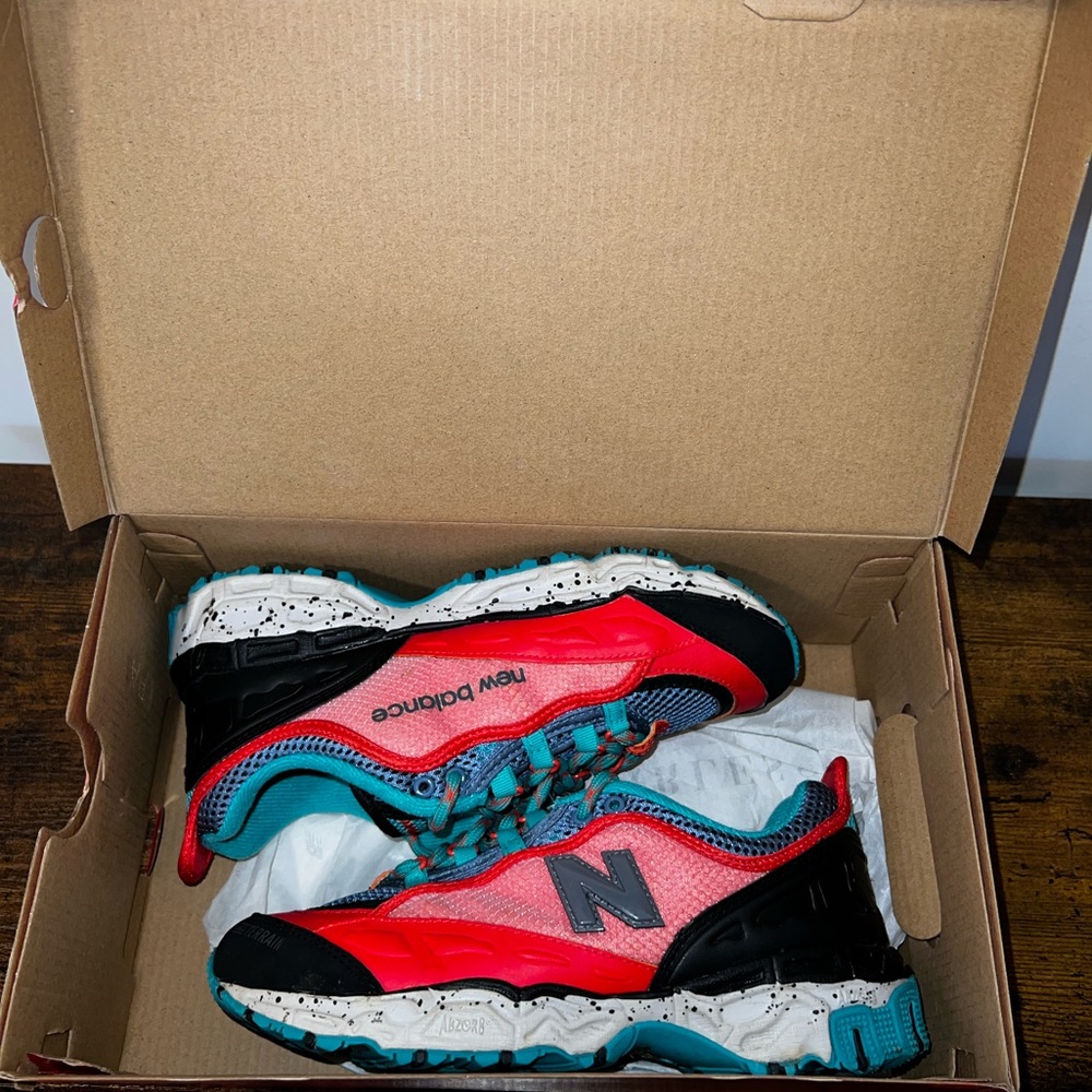 New Balance - Picture 2 of 3